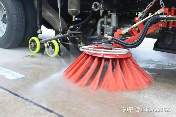 東風天錦洗掃車掃刷和吸盤的正確調(diào)試方法